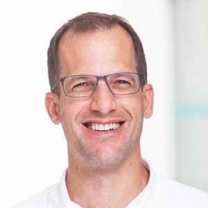 Dr. Nicolas Gumpert Dr. Nicolas Gumpert