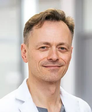 Dr. Christoph Mayer - Neurologe und Spezialist für MS